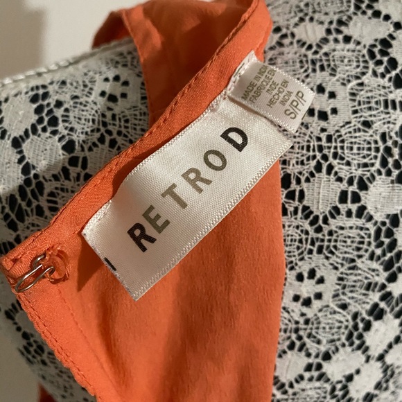 RETROD Peplum Blouse with Open Back - Picture 4 of 4